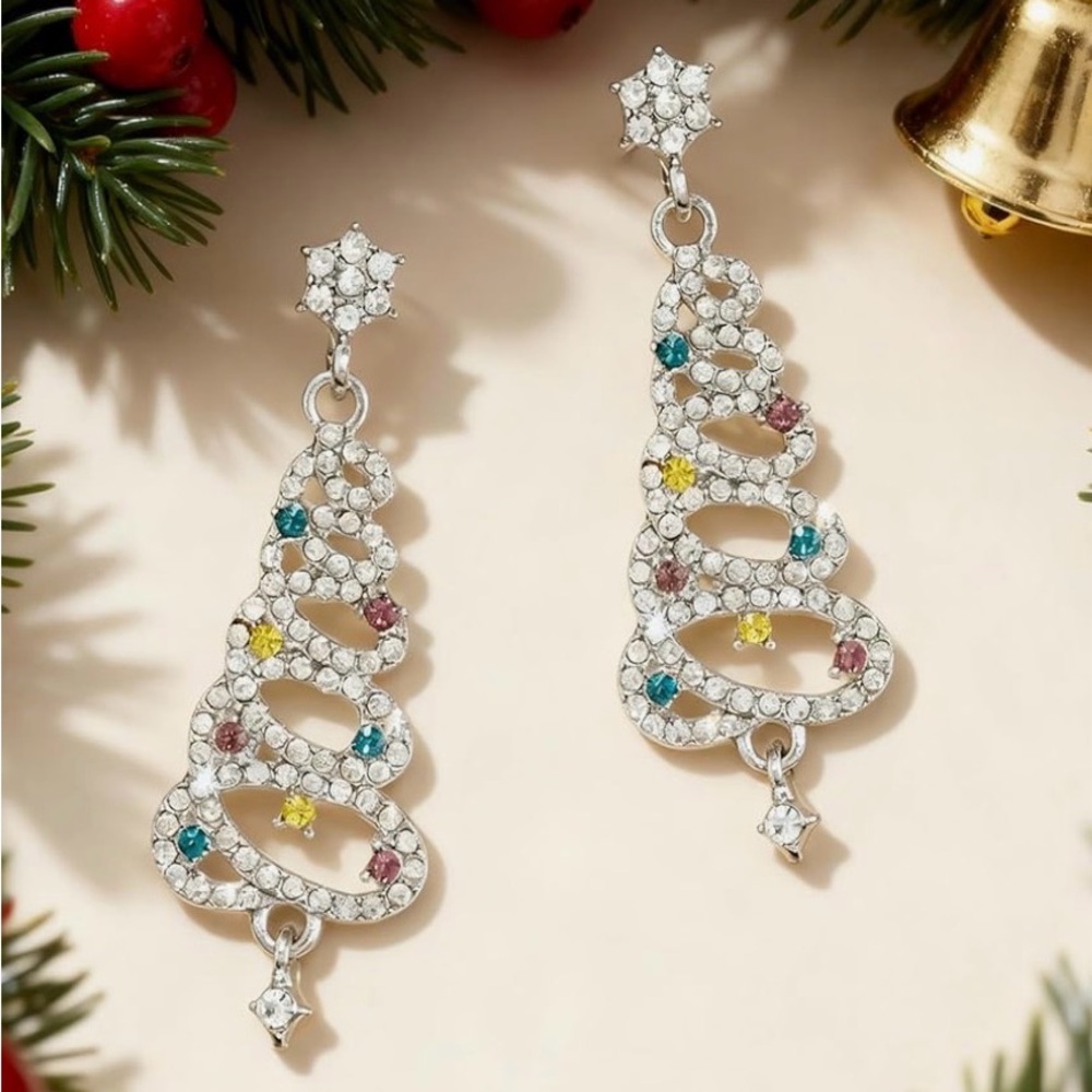 NWT Women’s Elegant Silver Christmas Tree Earrings